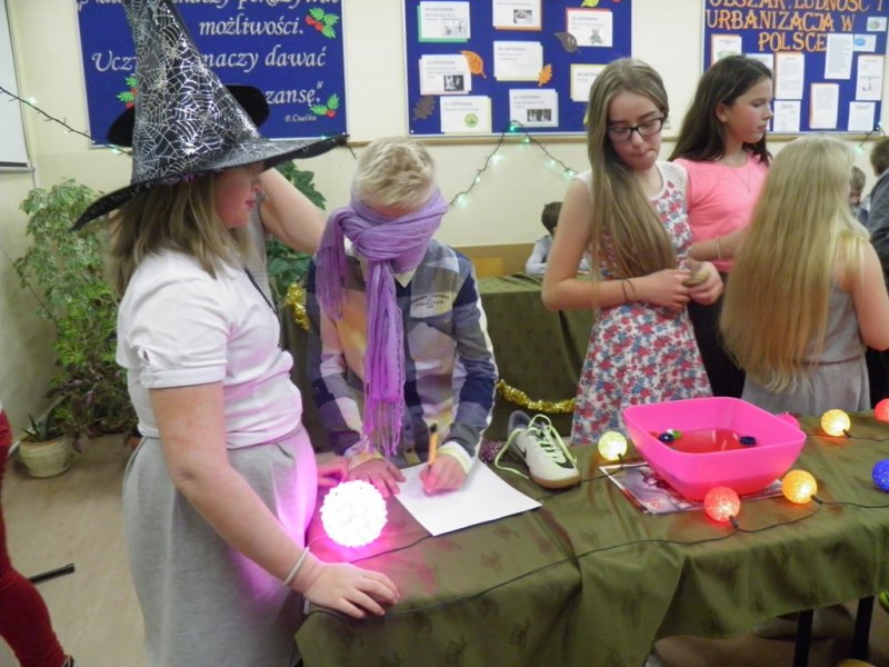 Zabawa andrzejkowo - integracyjna SP